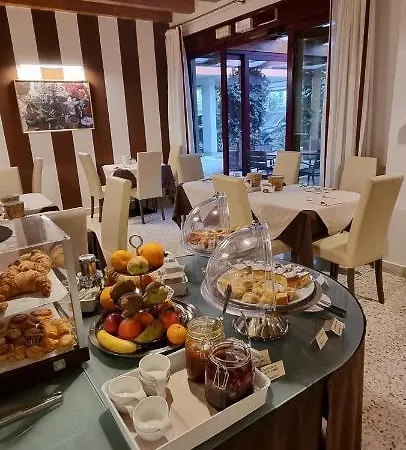 Отель Unahotels Eco Costanza Venezia